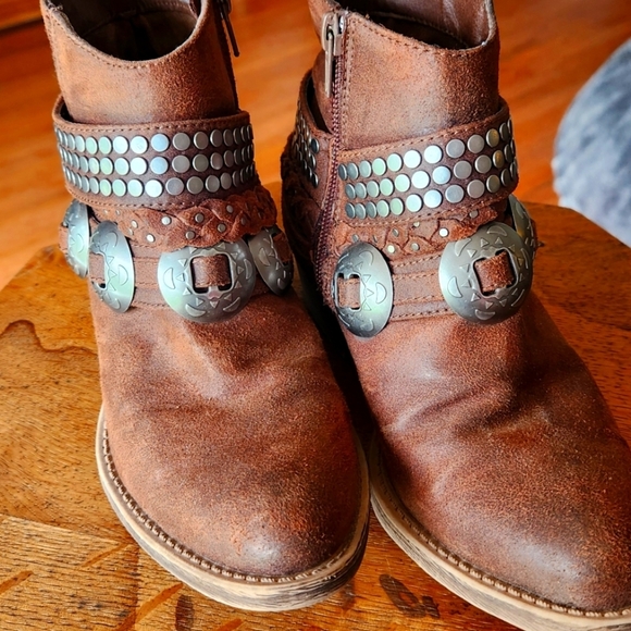 Coconuts by Matisse Shoes - Coconut by Matisse ankle western boot size 5.5 with studs